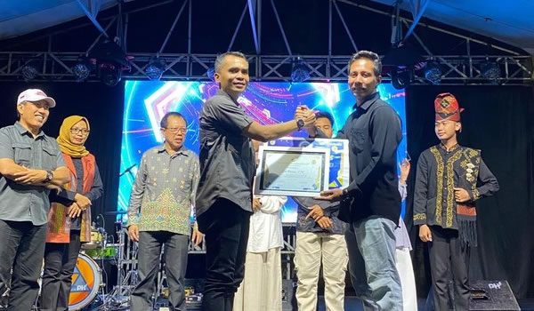 knpi-beri-penghargaan-5-pemuda-inspiratif-di-ntb